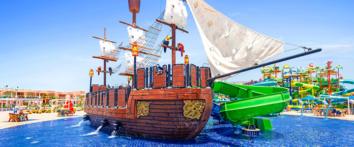 Familienspielplatz Piratenschiff im Pickalbatros Jungle Aqua Park Resort – Neverland in Hurghada, Ägypten